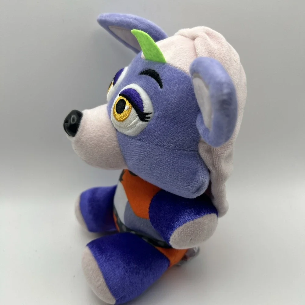 Funko Plush‎ Five Nights at Freddy's Security Breach Roxanne Wolf 6